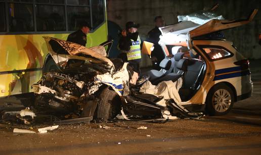 Policijskim autom se zabili u autobus, dvojica su ozlijeđena