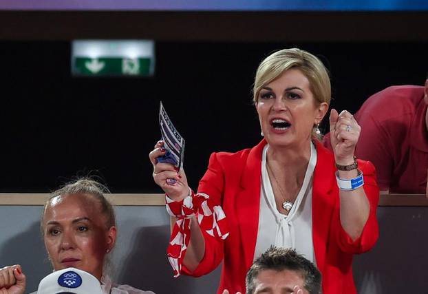 Pariz: Kolinda Grabar-Kitarović prati meč između Anne Schmiedlove i Donne Vekić