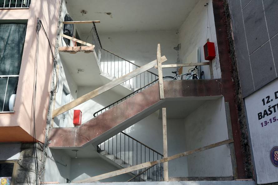 U Kninu se urušio dio stambene zgrade na trgu Oluje