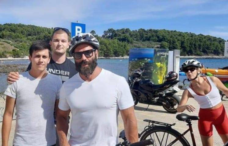 Milijunaš unajmljivao bicikle na Korčuli: 'Cure su mu nikakve, mršave. Bolje su na fotkama'