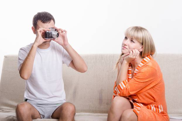 11 znakova da se žena počela emotivno udaljavati od vas