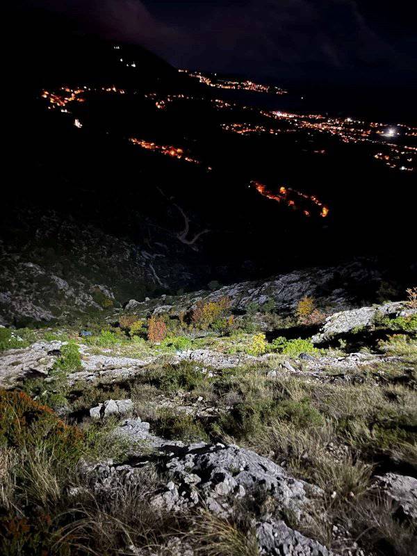 FOTO Užas kod Dubrovnika: Autom sletjeli u provaliju, na terenu vatrogasci i HGSS-ovci