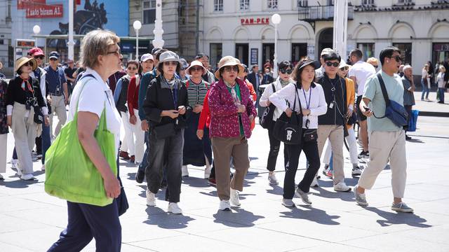 Zagreb: Veliki broj turista je u razgledavanju grada