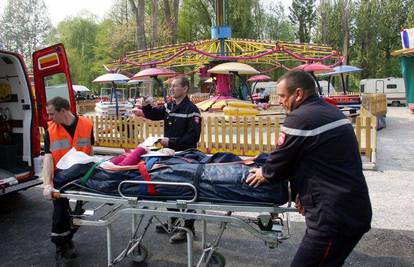 Srušio se vrtuljak u lunaparku, 24 ozlijeđenih 