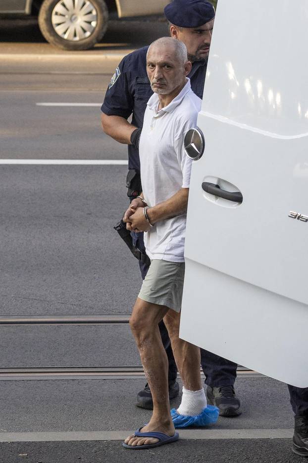 Osijek: Privođenje osumnjičenog za ubojstvo supruge u mjestu Tenja