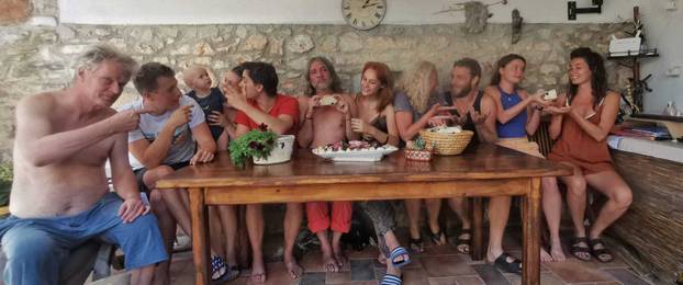 FOTO Nikad viđene fotografije Kikija Ugrine i njegove obitelji