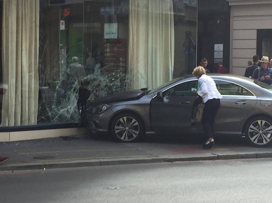 Autom u izlog: 'Pokosila bi me da sam krenula sekundu ranije'