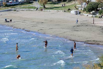 FOTO U Splitu picigin, u ostatku Hrvatske dugi rukavi i kaputi