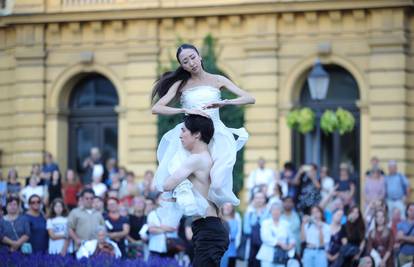 Nastavila se plesna čarolija ispred zagrebačkog HNK