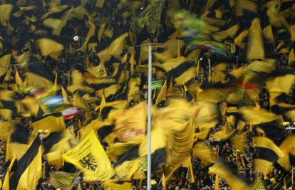 Navijači Dortmunda sukobili se s policijom uoči finala Kupa