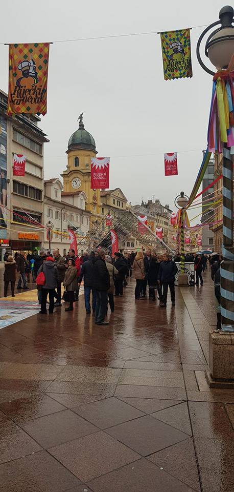 Ni tmurni oblaci Riječane nisu spriječili da uživaju u programu