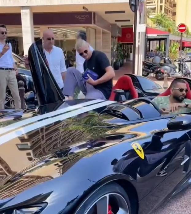 FOTO Mijenja ime na dresu, ali i aute, kao čarape! Pogledajte impresivnu Haalandovu garažu