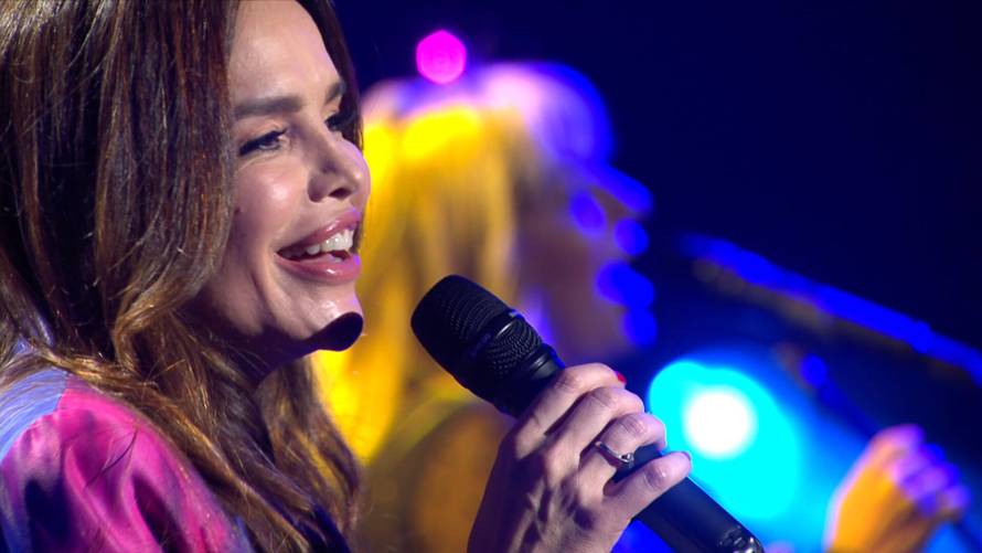 Severina gola ispod poklona