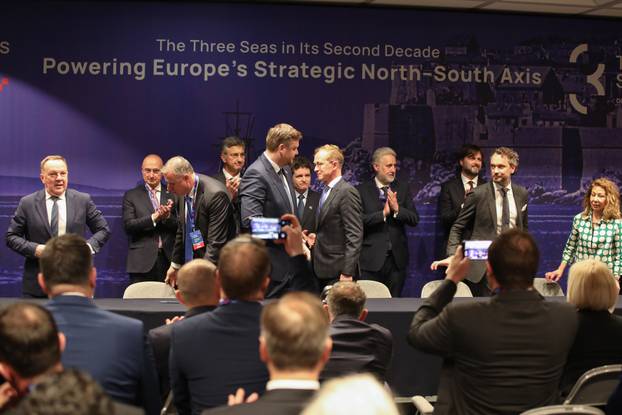 Dubrovnik: U sklopu Inicijative triju mora potpisan sporazum u području energetike, prometa, tehnologije, financija i porezne politike