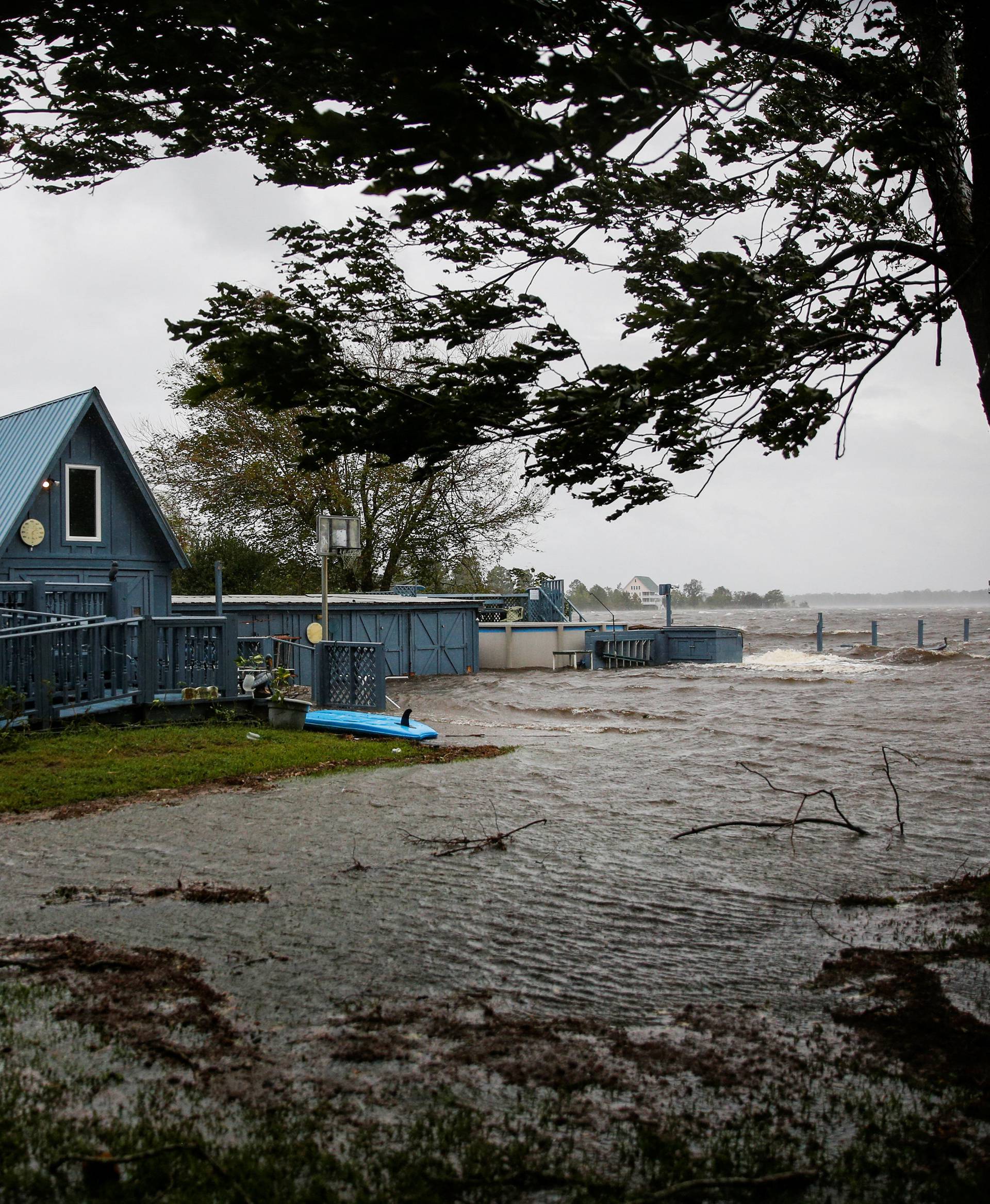 Water from Neuse River floods houses as Hurricane Florence comes ashore in New Bern