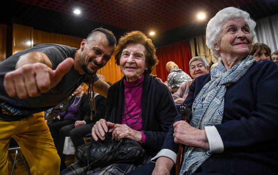 Zagreb: Koncert Dubioze Kolektiv u domu umirovljenika