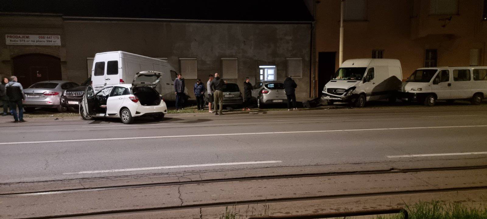 Osijek: Nije tramvaj 'pokupio' parkirane aute nego pijani vozač automobila