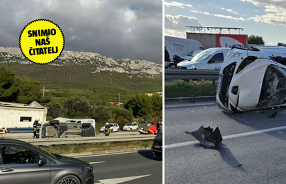 FOTO Auto u nesreći kod Kaštel Sućurca završio na boku: 'Jedan vozač ozlijeđen, staklo posuvda'