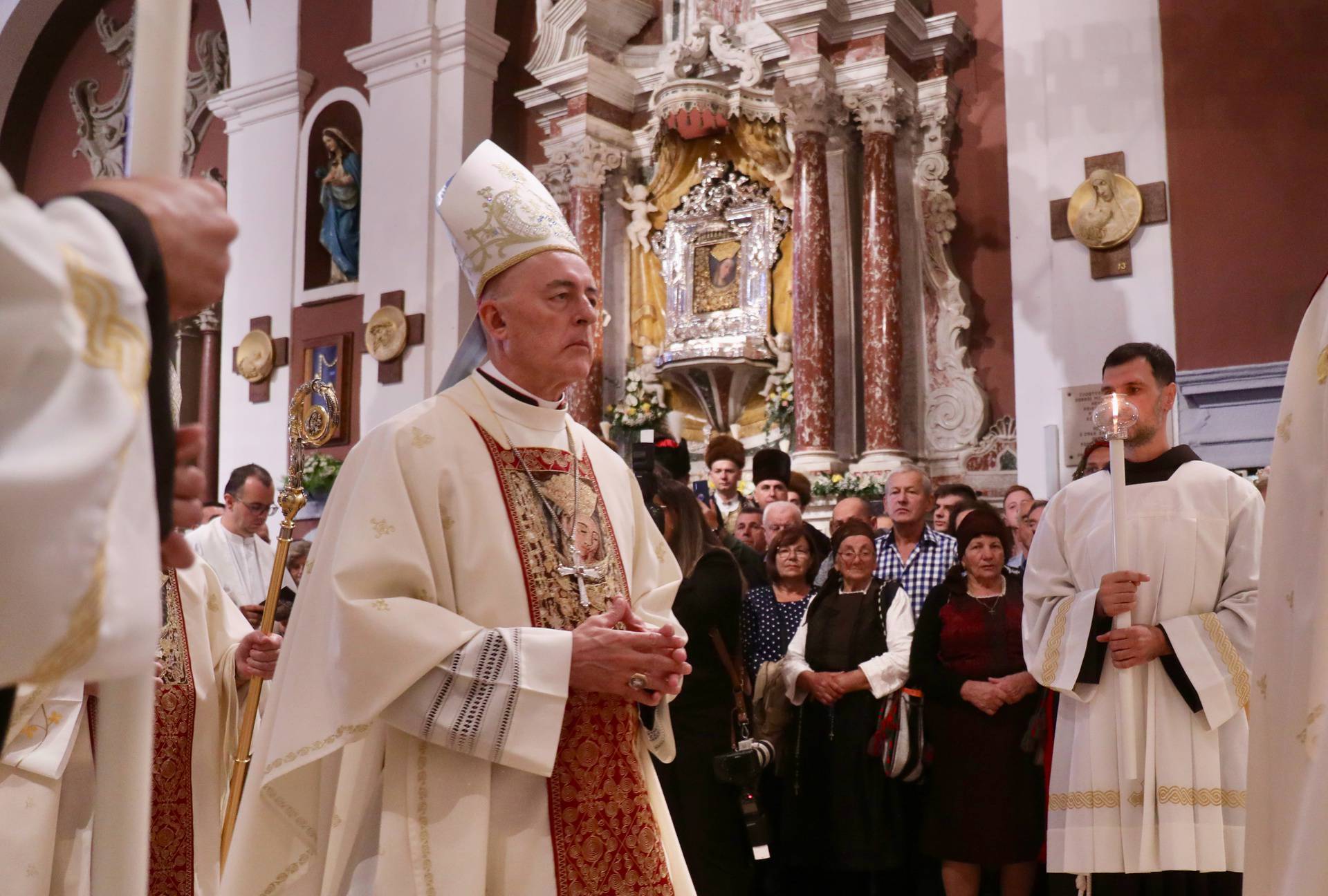 Sinj: Središnja proslava proglašenja bazilikom crkve Čudotvorne Gospe Sinjske