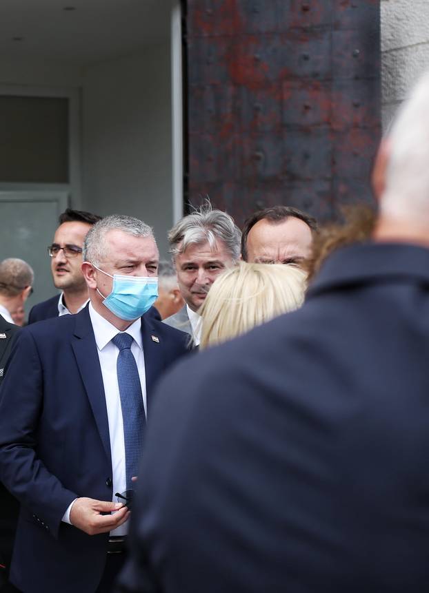 Ovako je bilo na 25. obljetnicu Oluje: Plenki i Zoka se rukuju, Banožić, Beroš... Svi su tamo