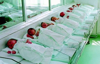 Svaka novorođena beba u Osijeku dobit će 4000 kn