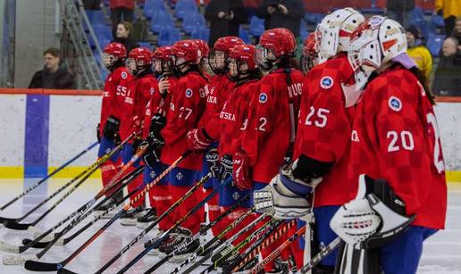 Zagreb doma&cacute;in SP-a u hokeju na ledu, Hrvatice tra&zcaron;e vi&scaron;i rang