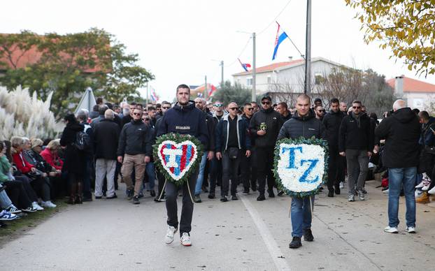 Škabrnja: Kolona sjećanja – Hodnja do Spomen obilježja masovne grobnice