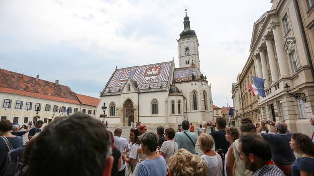 Zagreb: Mnogobrojni turisti uživaju u razgledavanju Gornjeg grada
