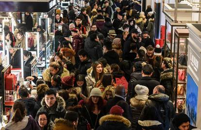 Pogledajte kako izgleda Crni petak u američkim trgovinama