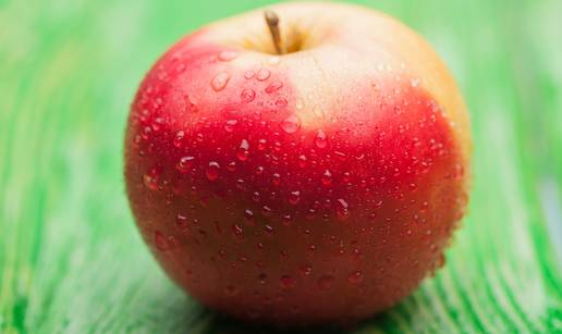 Jabuke su čudo za zdravlje, a dvije slastice s ovim voćem ćete praviti cijele jeseni!