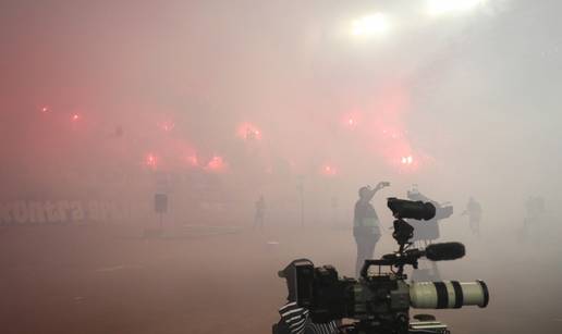 FOTO Ovo je bakljada zbog koje je Hajduku zatvoren stadion!