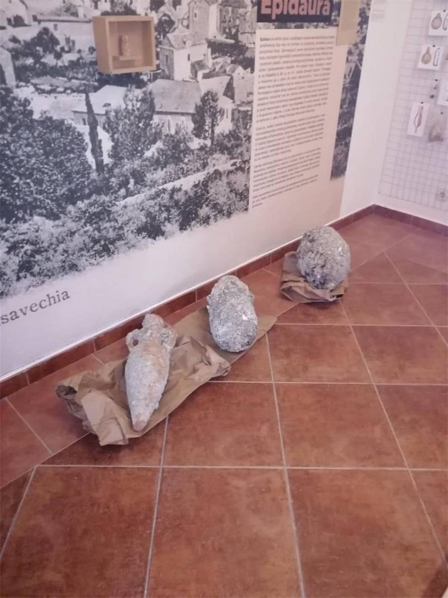 Tražili drogu, našli amfore: U pretresu u Cavtatu našli rijetke amfore, jedna je jedinstvena