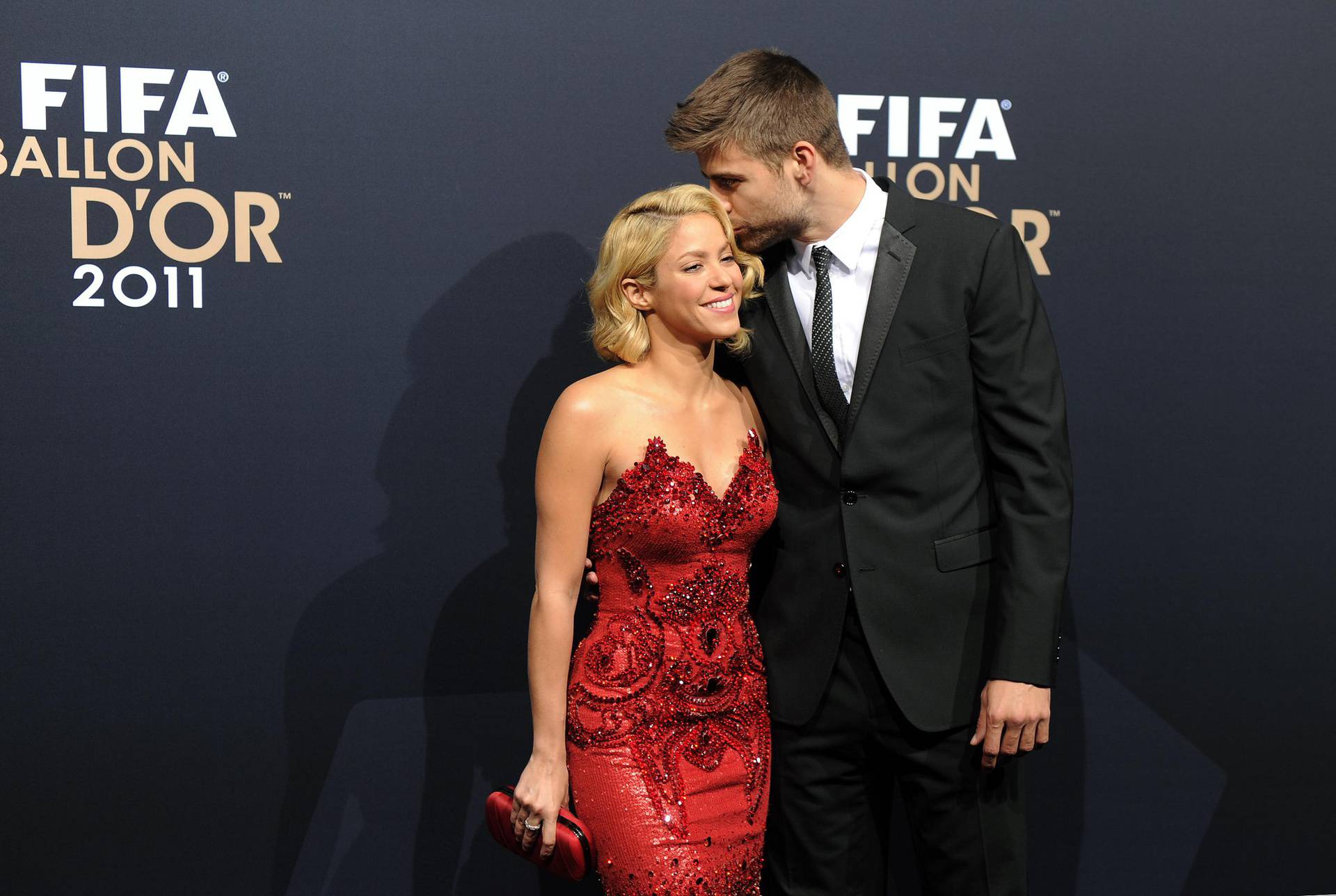 Fussball International  FIFA Ballon d Or 2011: Gerard Pique (re, Barca) und Freundin  Shakira (Kolumbien)