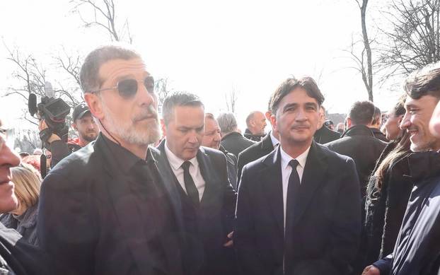 Zagreb: Odavanje po&ccaron;asti Miroslavu &Cacute;iri Bla&zcaron;evi&cacute;u na Mirogoju