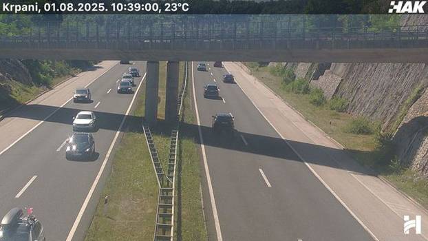 FOTO Kreće udarni vikend, kod Lučkog se zagužvalo: Kolone su prema moru, vozi se usporeno