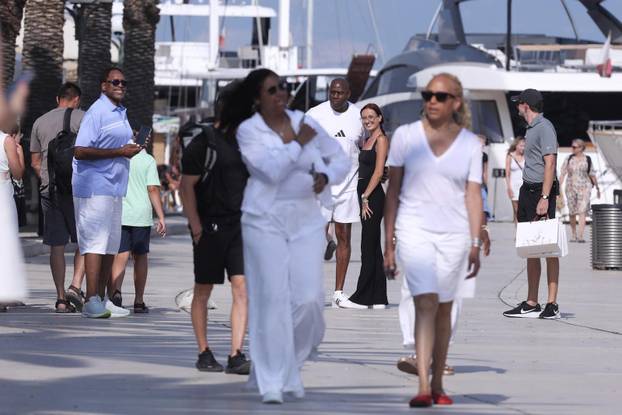 Trogir: Magic Johnson fotografirao se s fanovima na trogirskoj rivi