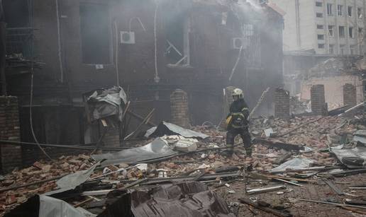 VIDEO Ukrajinci dronovima napali rusku luku! Poginulo je dvoje djece, izbio i veliki po&zcaron;ar