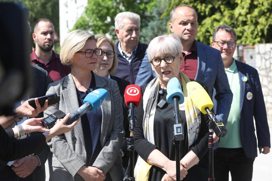 Konferencija za medije Dra&zcaron;enke Polovi&cacute;, kandidatkinje za gradona&ccaron;elnicu Karlovca