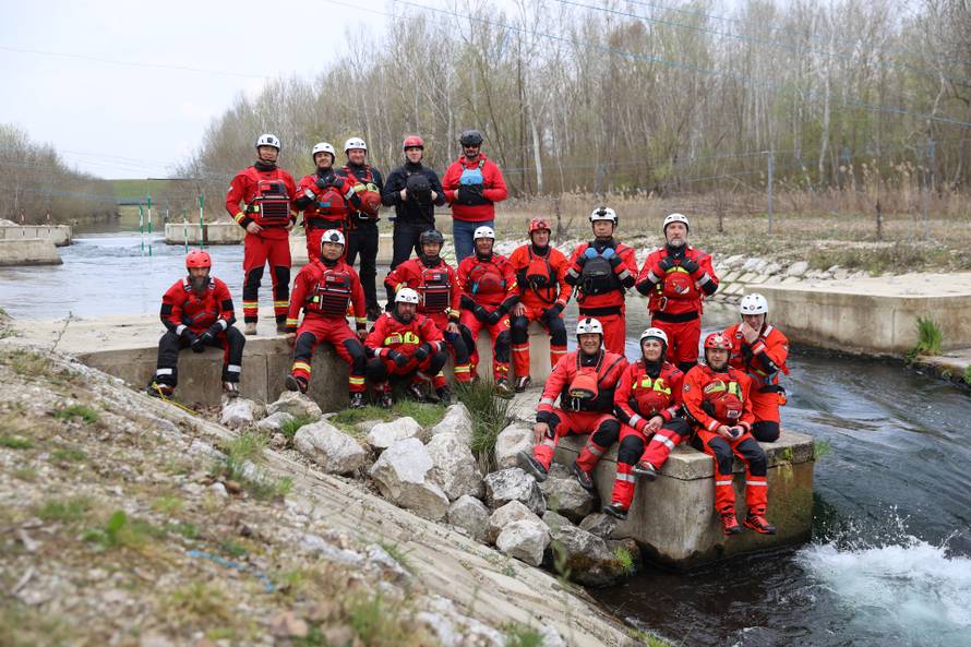 HGSS provodi obuku kineskih spašavatelja u Hrvatskoj u području spašavanja na vodama i poplavama