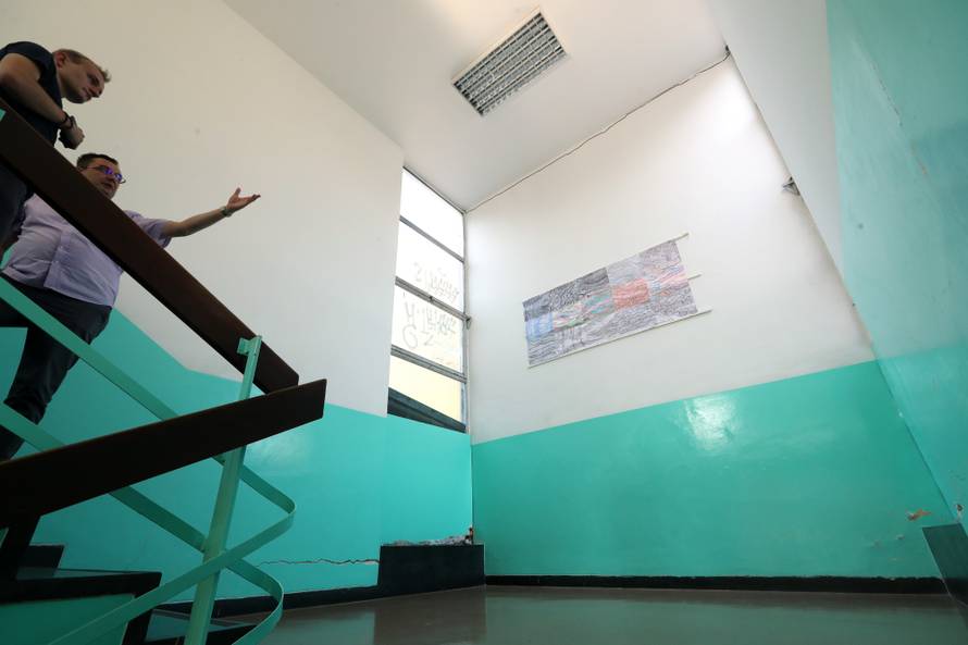 'Bojimo se slati djecu u školu jer se ona doslovno raspada'