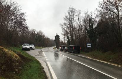 Na cesti kraj Poreča pronašli mrtvog muškarca, traje očevid