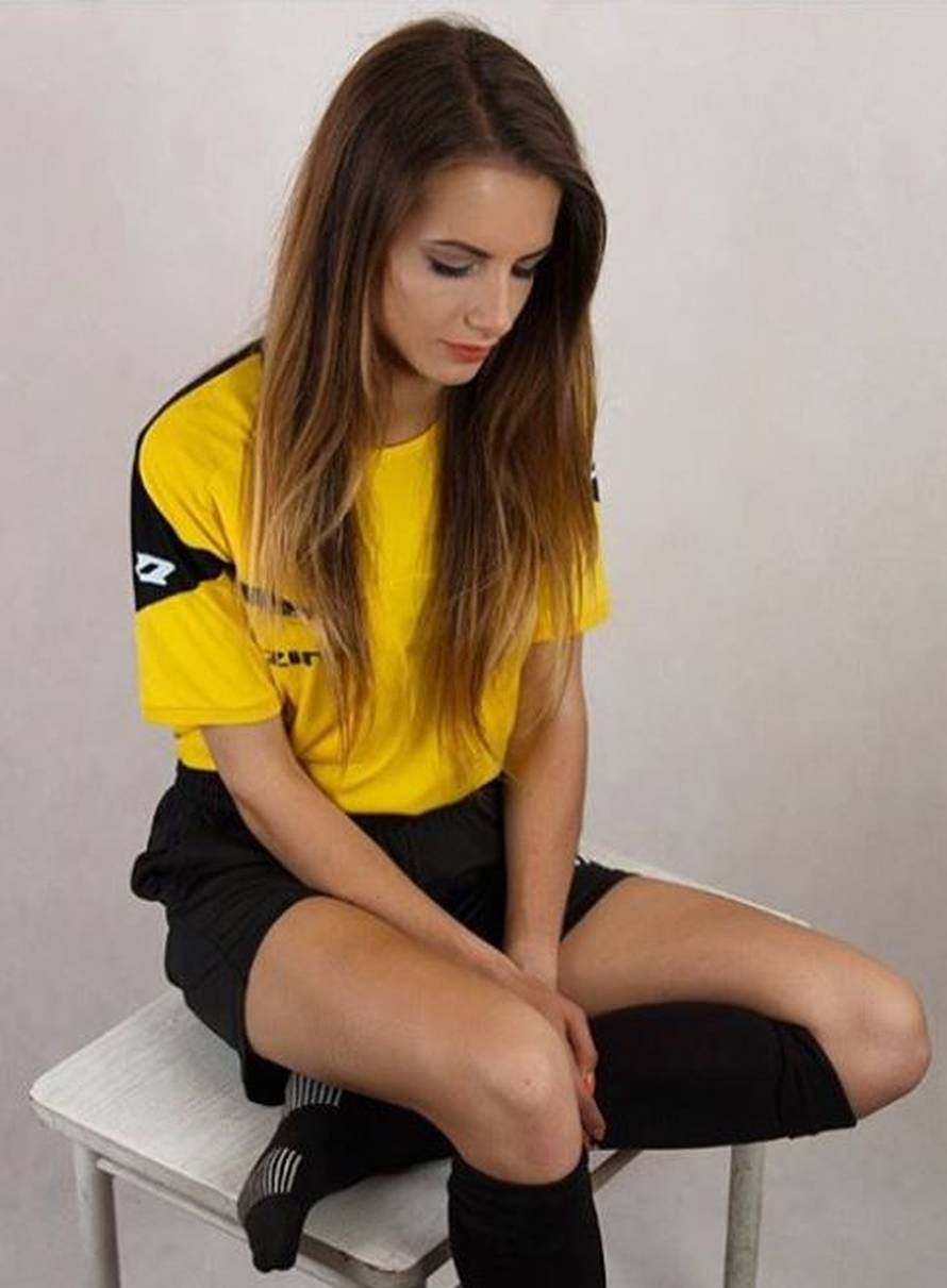 Najseksi sutkinja vratila se na teren: 19 godina starijeg muža upoznala na utakmici - Hajduka