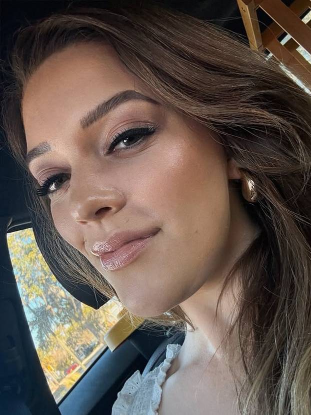 FOTO Ovo je najseksi pekarica koju ćete danas vidjeti: Mijesi tijesto i osvaja izgledom