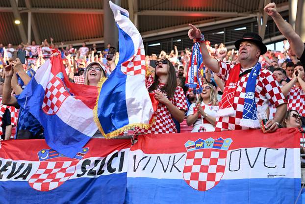 Leipzig: Navija?i uo?i po?etka susreta Hrvatske i Italije u 3. kolu skupine B na Europskom prvenstvu