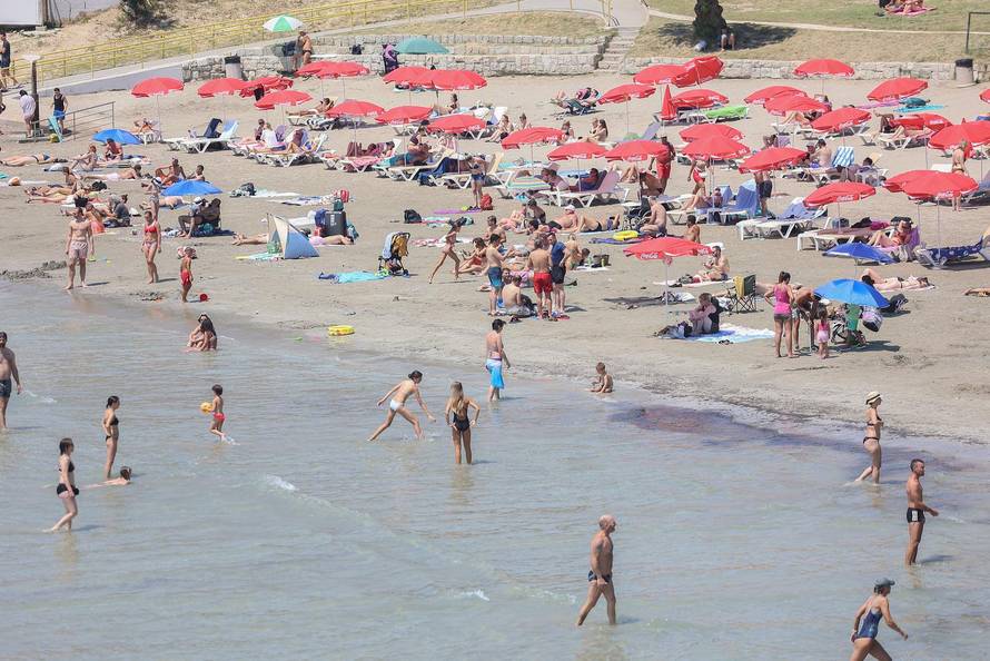 Split: 34 stupnja Celzijevih mnoge su Splićane natjerali na plaže