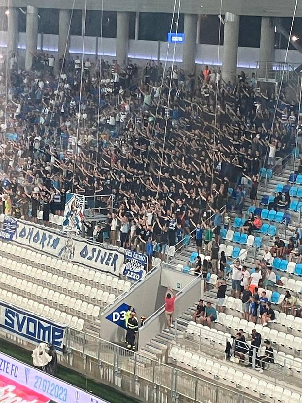 FOTO Ni pljusak ne sprječava osmijeh na licima Osječana! Pogledajte prizore s Opus Arene