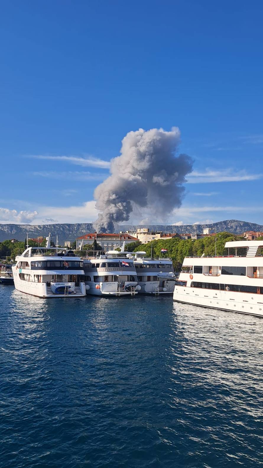 FOTO Požar u Kaštel Sućurcu još nisu proglasili ugašenim, rade na sanaciji. Šteta će biti velika?