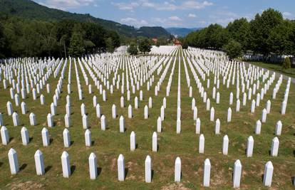 Vječni pokoj: Devetnaest žrtava genocida u Srebrenici danas će pokopati na groblju Potočarima
