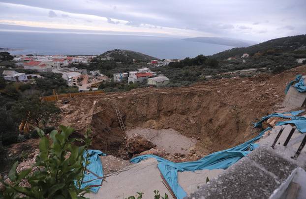 Veliko Brdo: Opasan odron na gradilištu prijeti stanarima