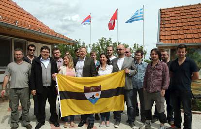 'Predsjednik' Jedlička uručio prva državljanstva Liberlanda